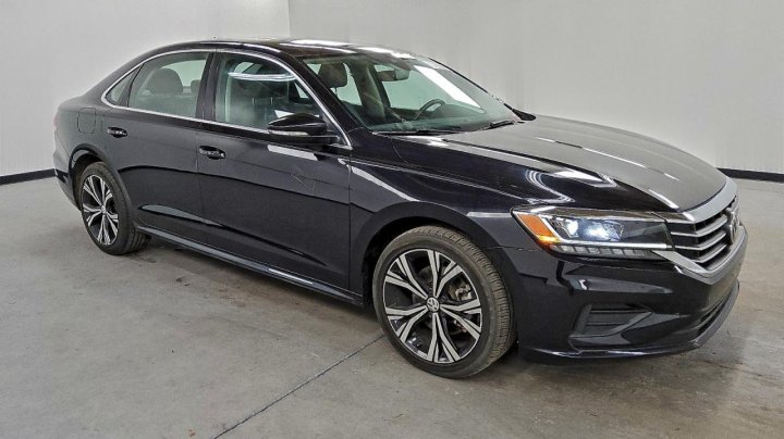 Volkswagen PASSAT  2021