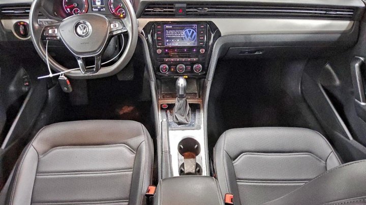 Volkswagen PASSAT  2021