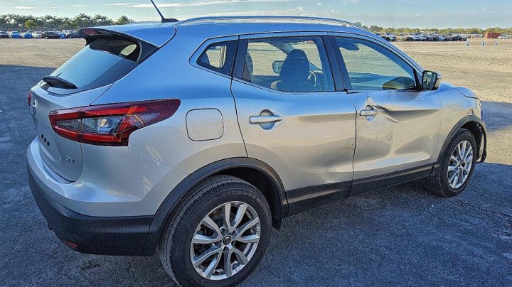 Nissan Rogue Sport  2020