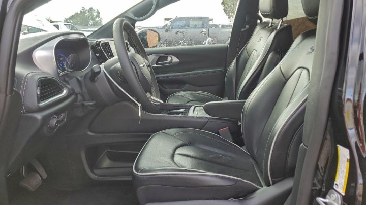 CHRYSLER Pacifica  2025