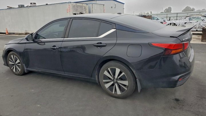 Nissan Altima  2022