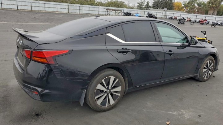 Nissan Altima  2022