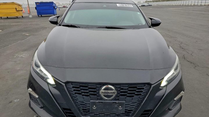 Nissan Altima  2022