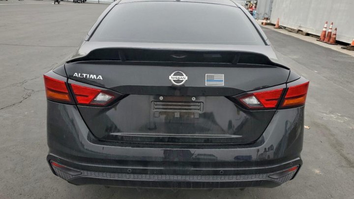 Nissan Altima  2022
