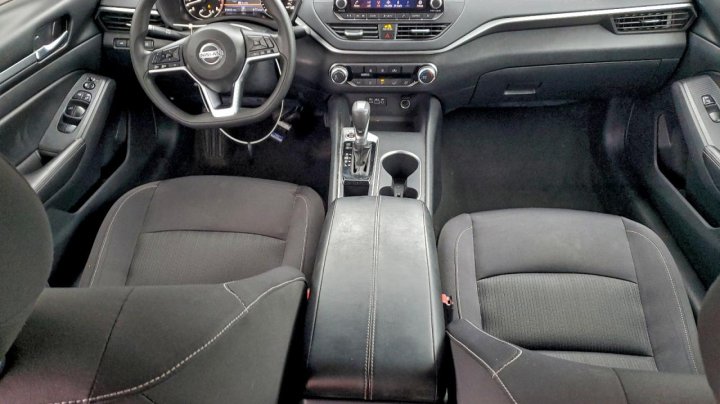Nissan Altima  2022