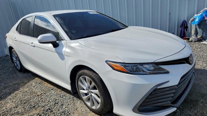Toyota Camry  2021