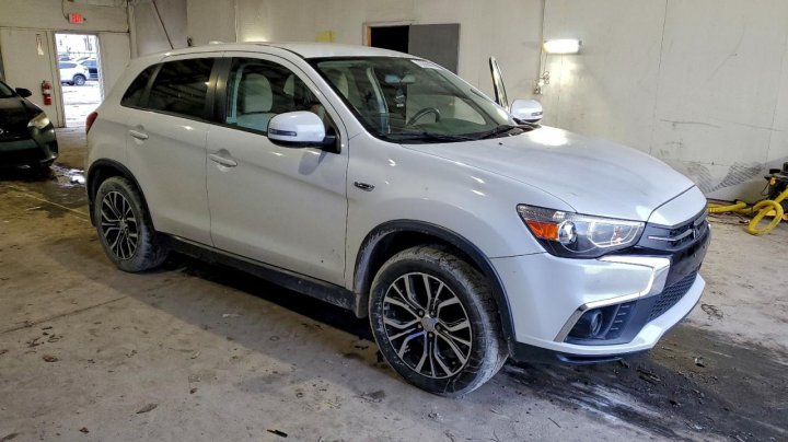 Mitsubishi OUTLANDER SPORT  2018