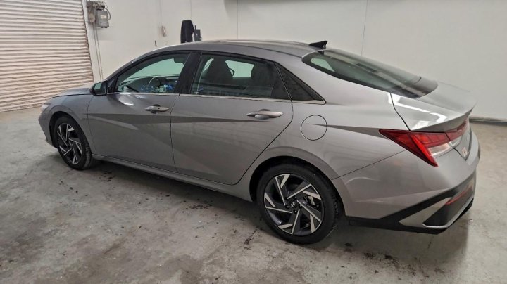 Hyundai Elantra  2025
