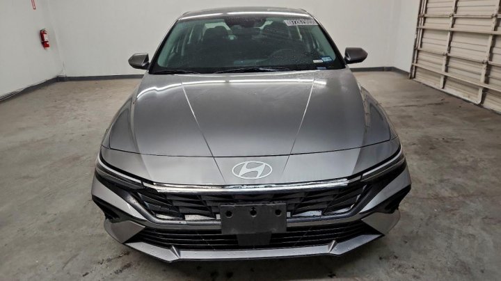 Hyundai Elantra  2025