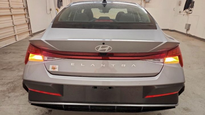 Hyundai Elantra  2025