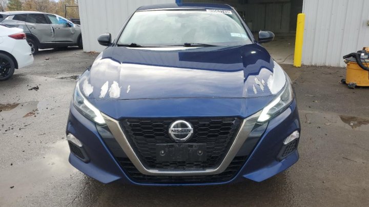 Nissan Altima  2020