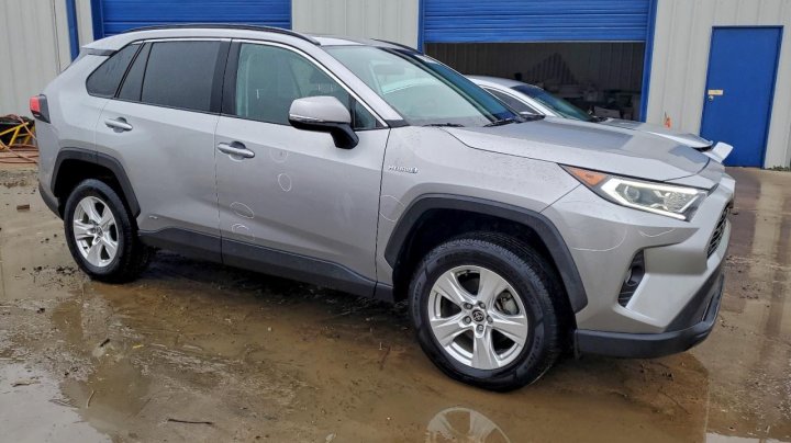 Toyota RAV4  2021