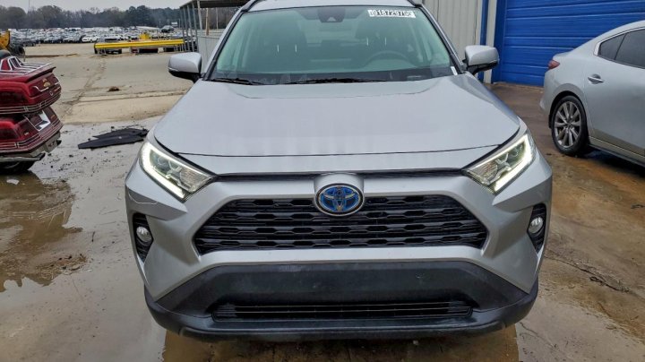Toyota RAV4  2021