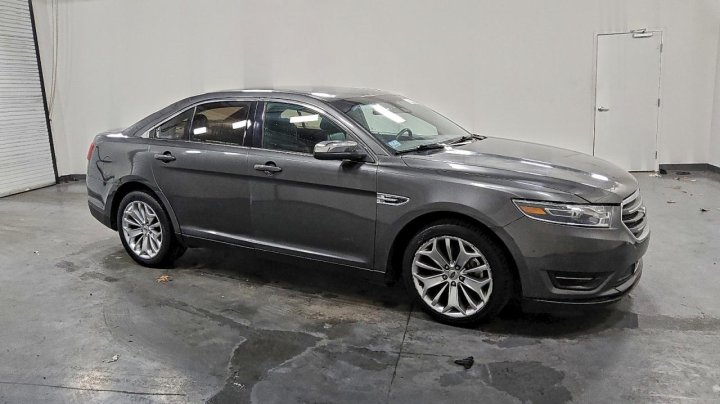 Ford TAURUS  2019