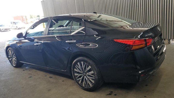 Nissan Altima  2025