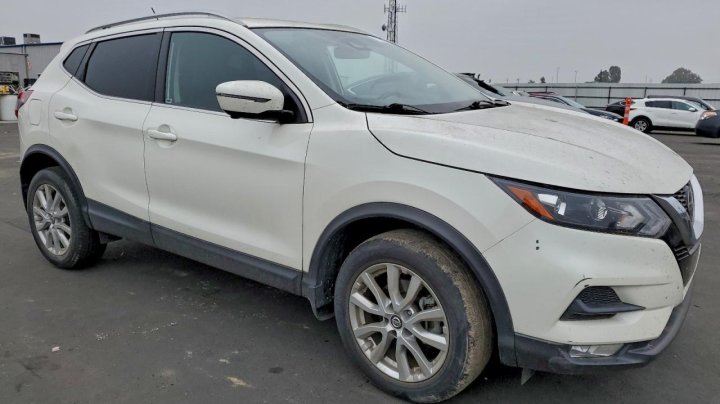 Nissan Rogue Sport  2022