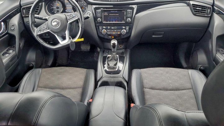 Nissan Rogue Sport  2022