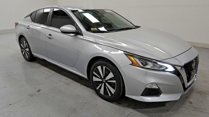 Nissan Altima  2022