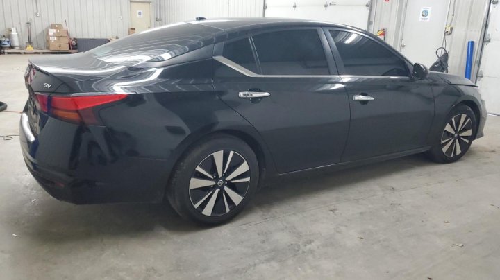 Nissan Altima  2021
