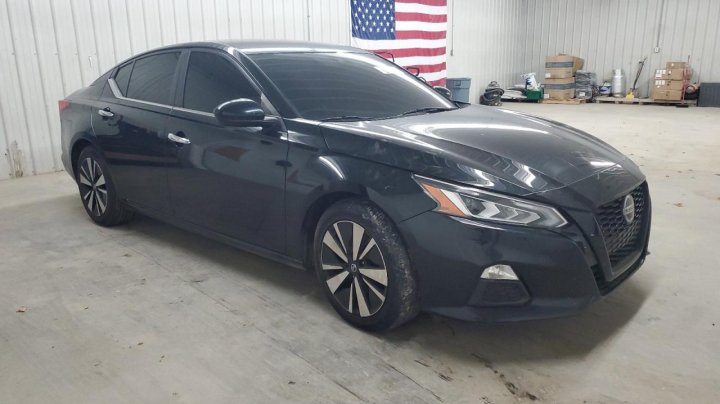 Nissan Altima  2021