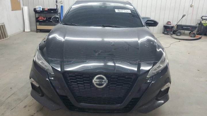 Nissan Altima  2021