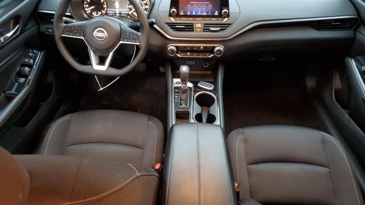 Nissan Altima  2021