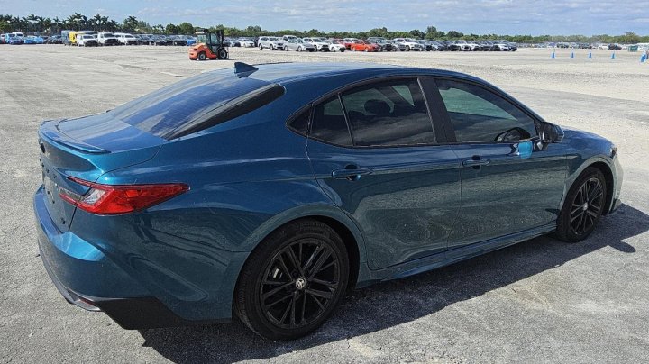 Toyota Camry  2025