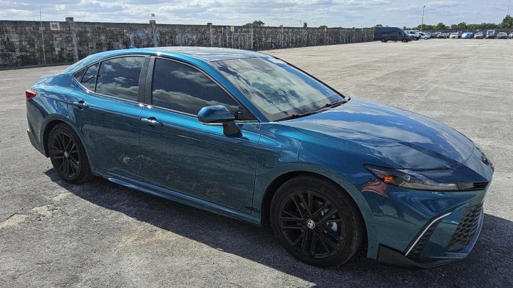 Toyota Camry  2025