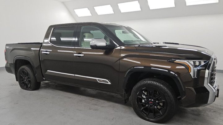 Toyota TUNDRA  2023