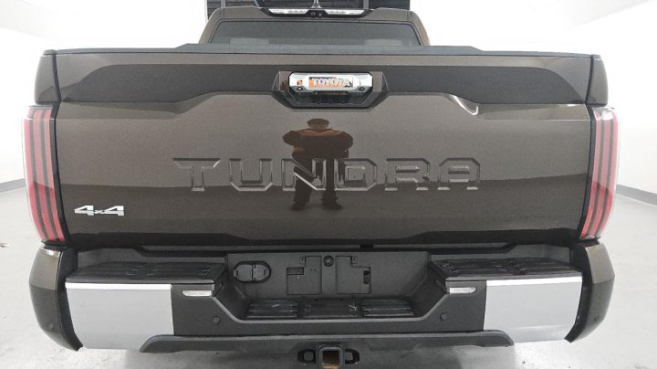Toyota TUNDRA  2023
