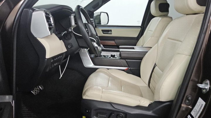 Toyota TUNDRA  2023