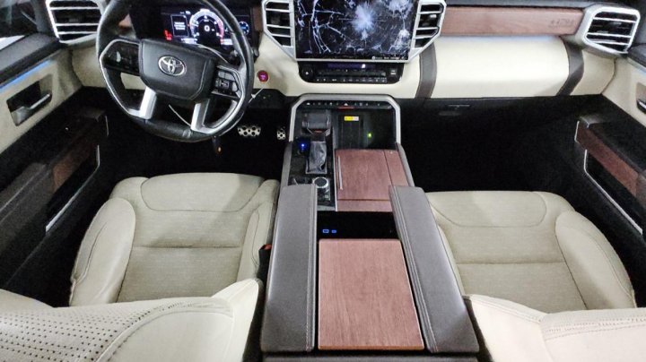 Toyota TUNDRA  2023