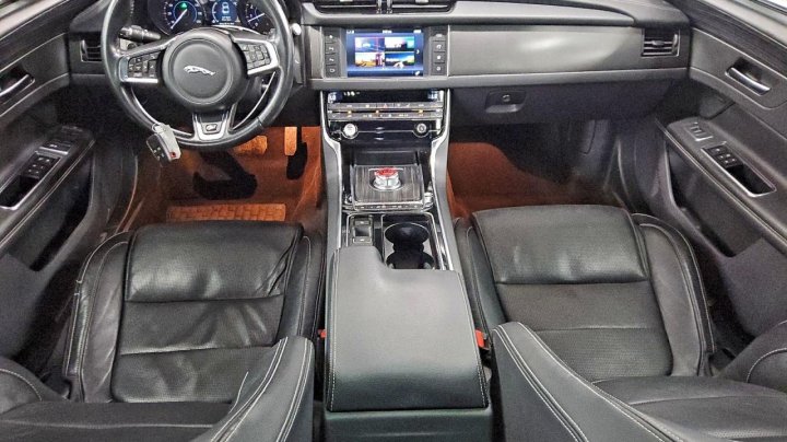 Jaguar XF  2016
