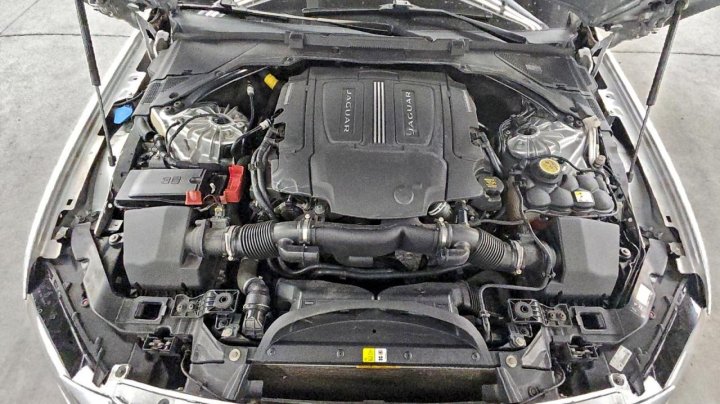 Jaguar XF  2016