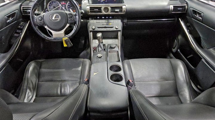 Lexus IS  2016