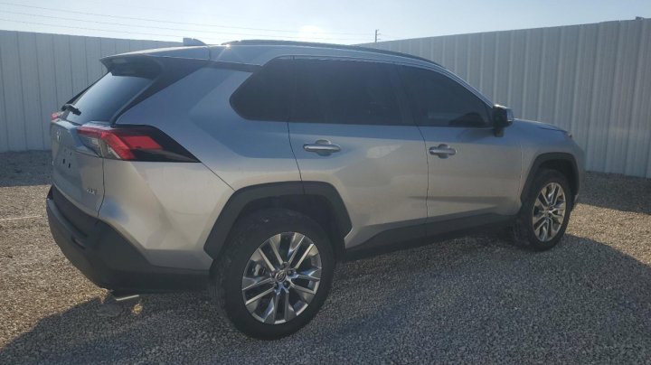 Toyota RAV4  2021