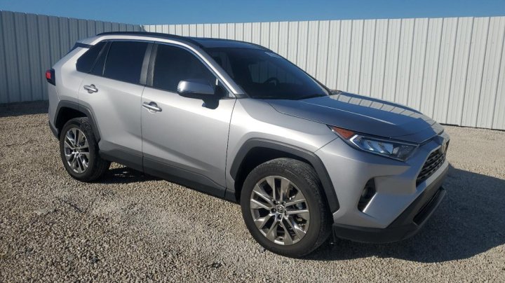 Toyota RAV4  2021