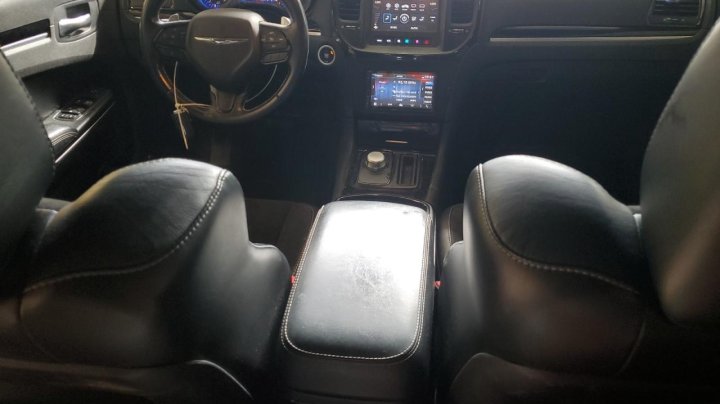 CHRYSLER 300  2017