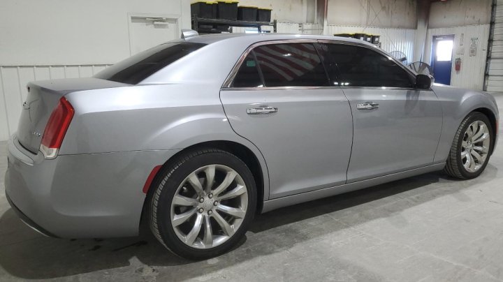 CHRYSLER 300  2018