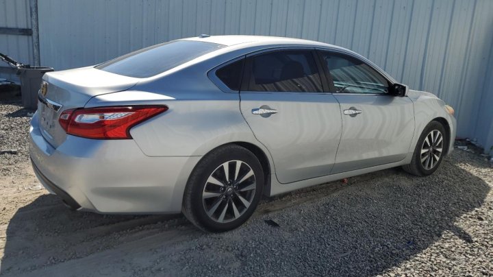 Nissan Altima  2017