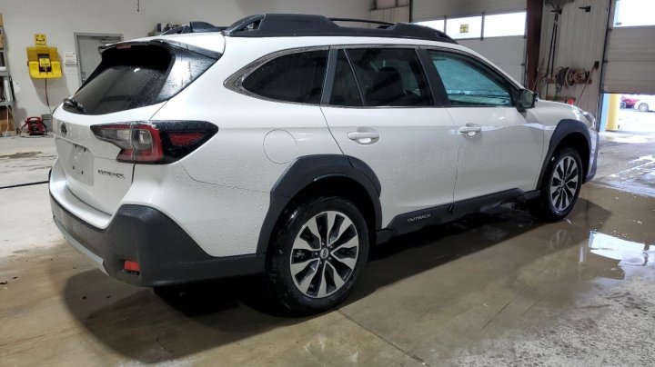 Subaru Outback  2024