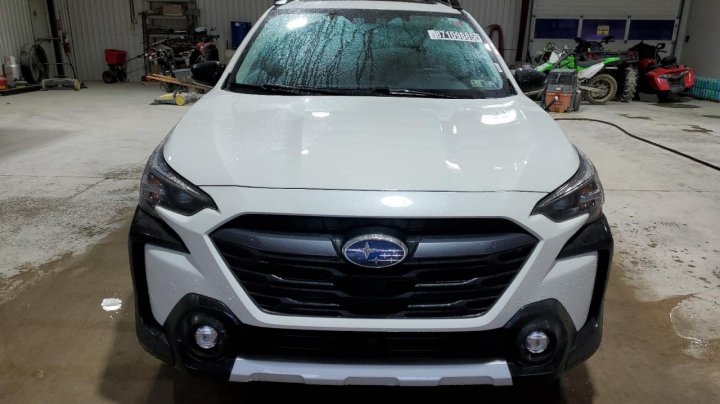 Subaru Outback  2024