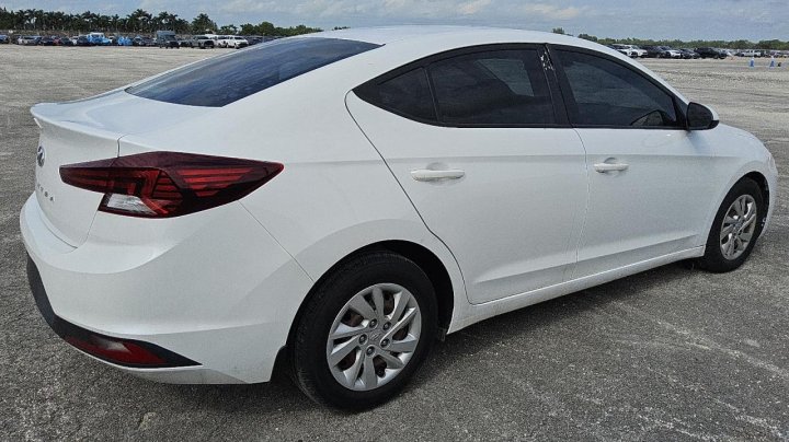 Hyundai Elantra  2020
