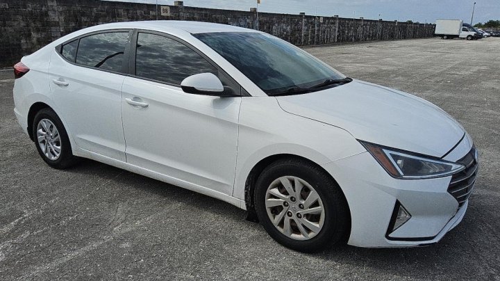 Hyundai Elantra  2020