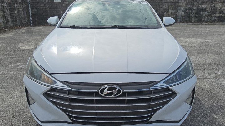 Hyundai Elantra  2020