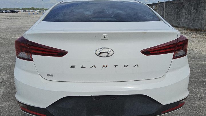 Hyundai Elantra  2020