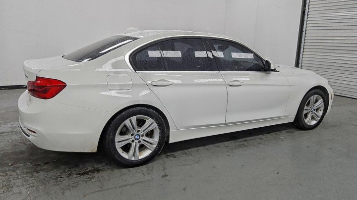 BMW 330  2018