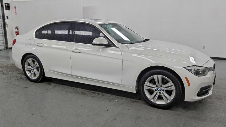BMW 330  2018