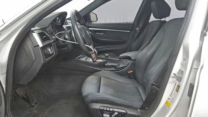 BMW 330  2018
