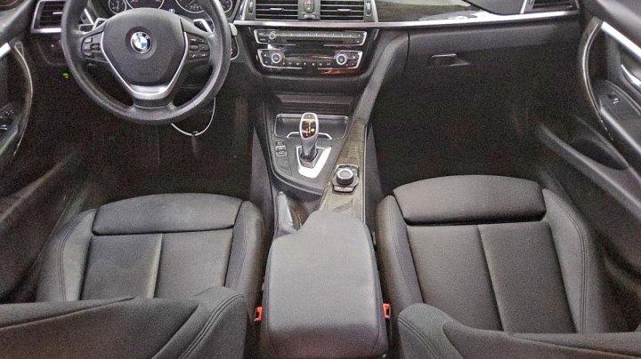 BMW 330  2018